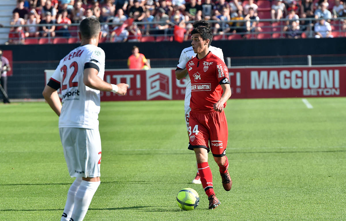 昂热主场取胜,实力上升至前十 昂热主场取胜,实力上升至前十