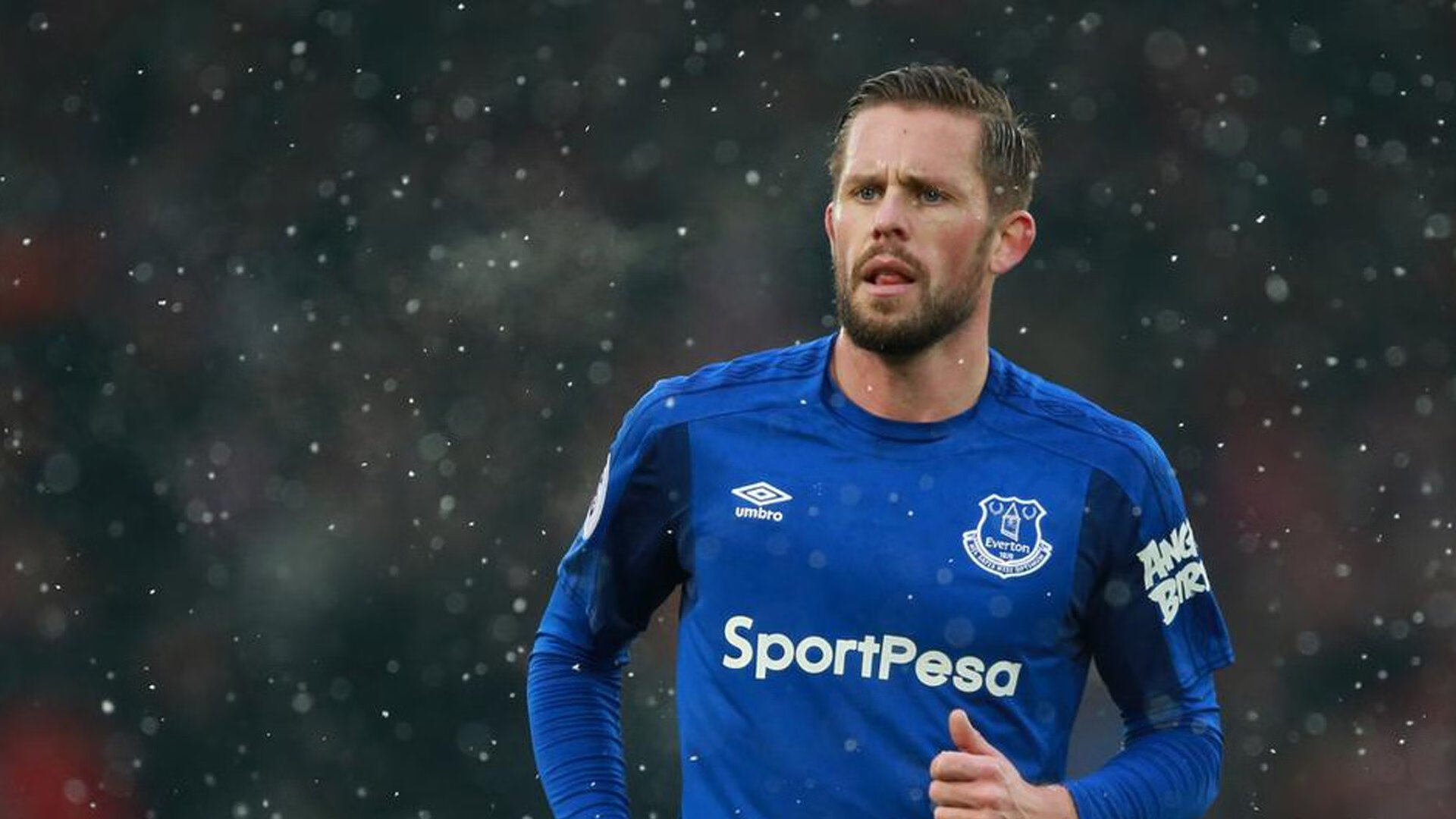 开云-交响对决，恩比德的激情弦乐与爵士的精确打击乐，谁能主导独行侠的旋律？